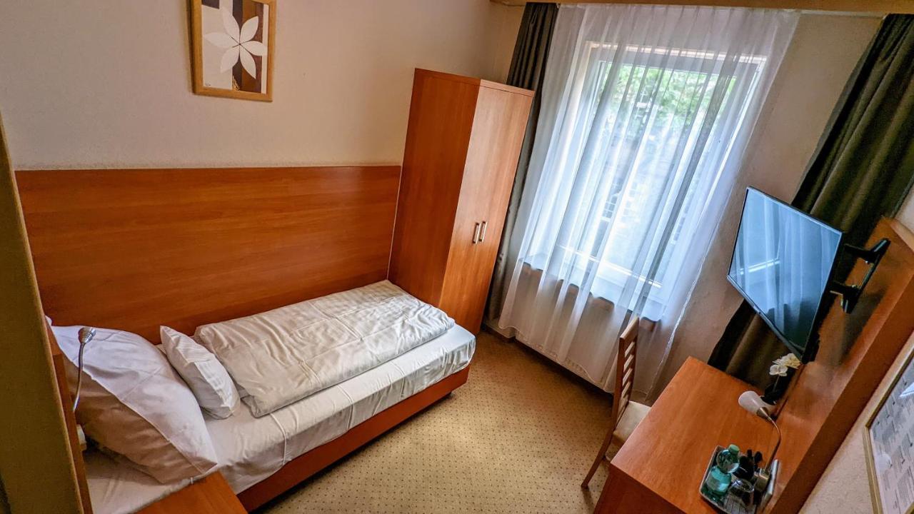קאסל Hotel Am Rathaus מראה חיצוני תמונה