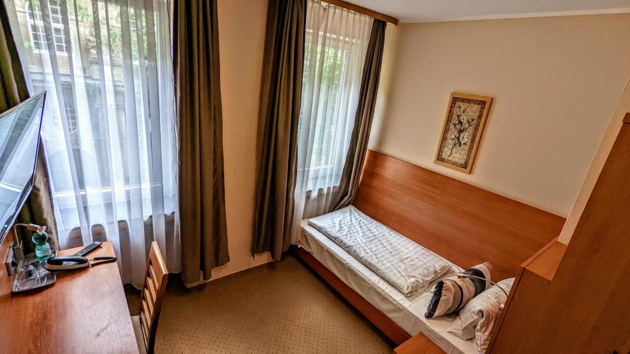 קאסל Hotel Am Rathaus מראה חיצוני תמונה