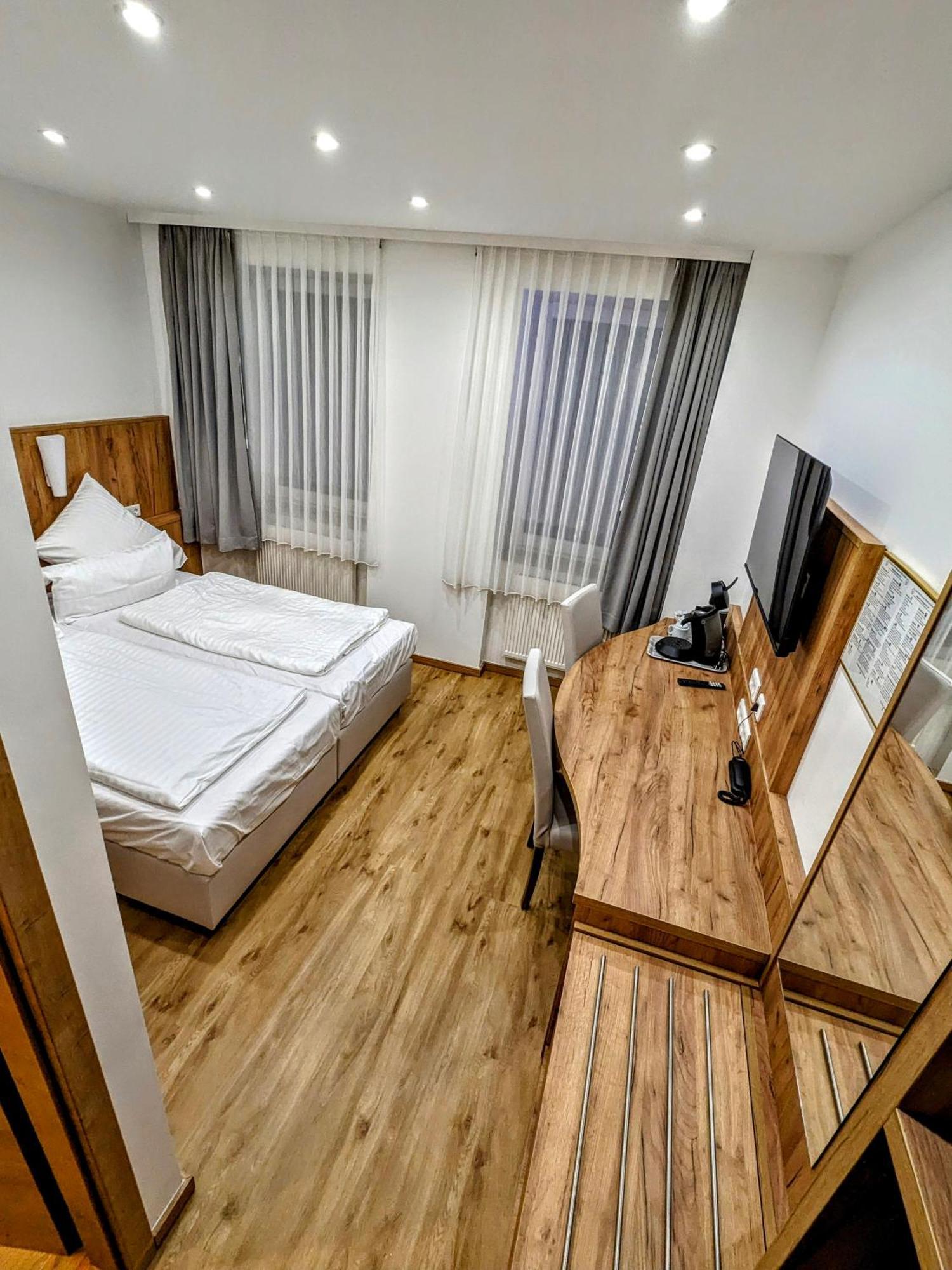 קאסל Hotel Am Rathaus מראה חיצוני תמונה